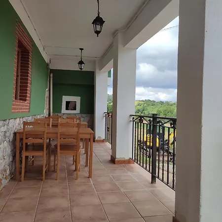 Hostal El Campo De Petra