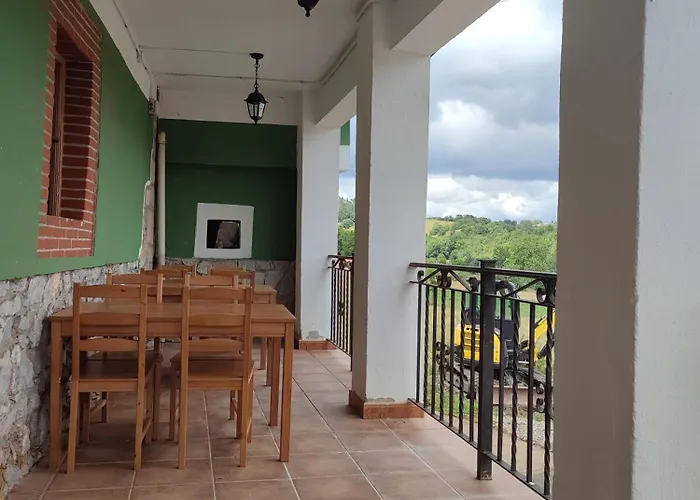 Hostal El Campo De Petra